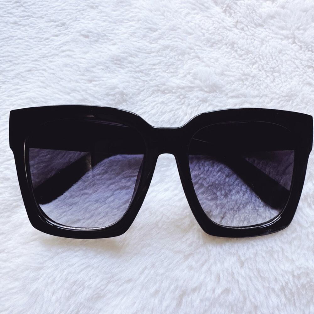 Liora Black Oversized Bold Sunglasses